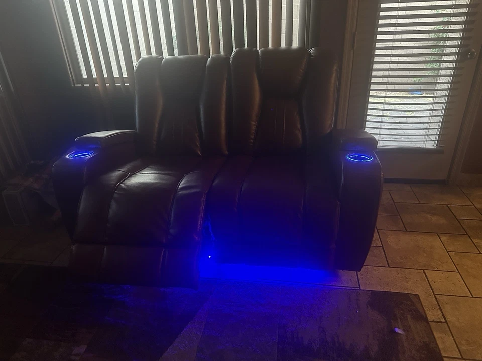 Sofá de cuero usado borgoña y asientos de amor  Foto 3 de 4