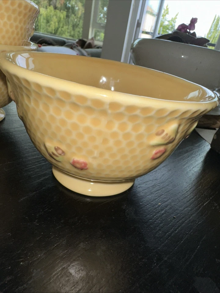 William Sonoma Raro Juego Cuatro Cuencos con Pies HoneyBee Suavemente Usados 6x3.5 Foto 3 de 4