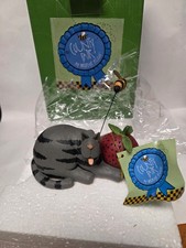 Williraye Studio WW7625 ‘Summer Treat’ New In Box Cat Strawberry Bee