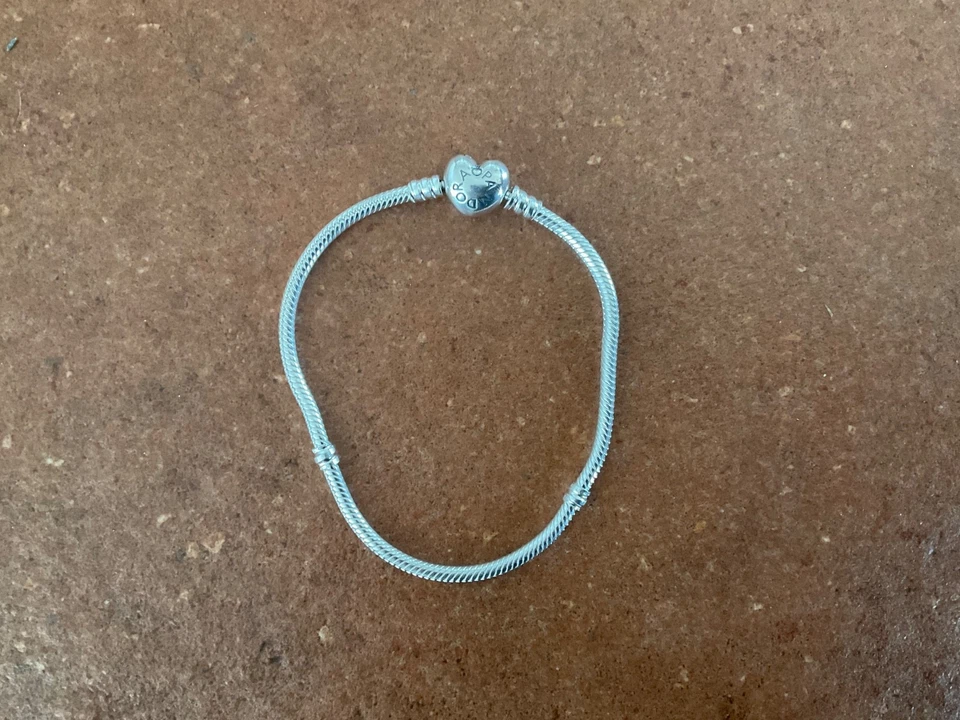 Braccialetto Pandora Moments Argento Con Chiusura a Cuore da Donna 21 centimetri - Immagine 2 di 4