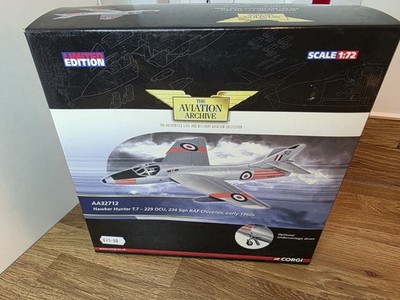 Corgi Maßstab 1:72 - AA32712 Hawker Hunter T.7 229 OCU 234 Sqn RAF Chivenor