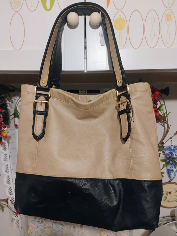 Cartera de mano Christian Siriano de 2 tonos con doble asa negra y tostada Foto 2 de 4