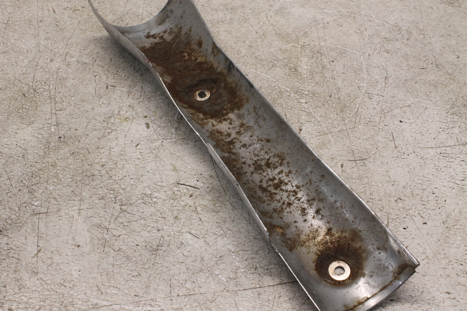 04 KAWASAKI VULCAN 1600 VN1600A CLASSIC REAR SWINGARM SUSPENSION ARM COVER - Picture 6 of 6