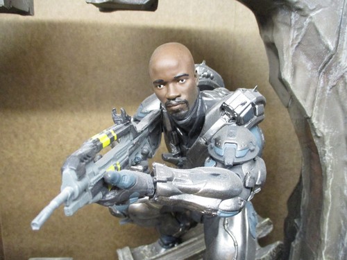 Halo 5 Guardians Limited Collector's Edition WITH NO GAME BUT ALL OTHER CONTENT - Picture 9 of 17