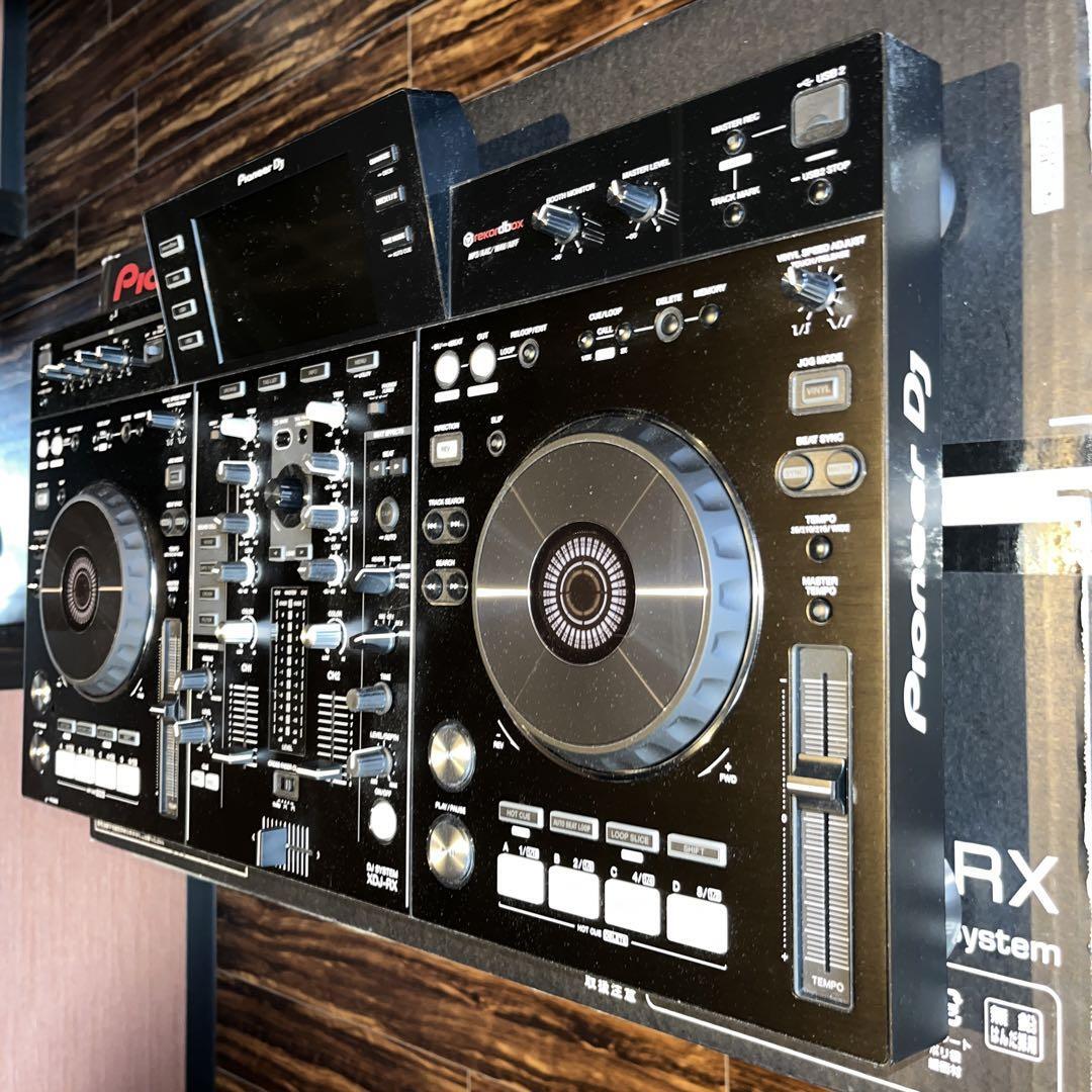 Pioneer XDJ-RX Professional Digital System Near Mint Pioneer XDJ-RX Professional Digital System Near Mint