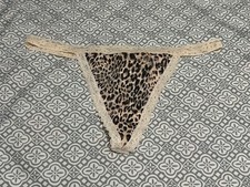 VICTORIA'S SECRET Leopard V-String Thong Panty Medium Lace VS NWT