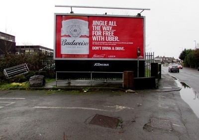 Foto 6x4 Budweiser und Uber Werbung gegenüber Cardiff Road, Maesglas, Newpor c2016
