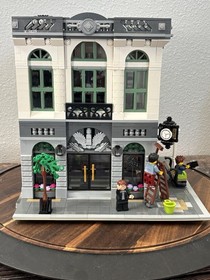 LEGO Creator Expert &ndash; Brick Bank 10251, 98% complete / assembled