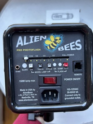 Paul C. Buff AlienBees B1600 640Ws Studio Flash Monolight Strobe Black  Working 