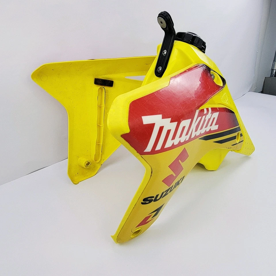 Suzuki RMZ250 RMZ 250 2006 2004-2006 tanque de gasolina cubiertas tanque de combustible KK510-01002-06Z Foto 2 de 4