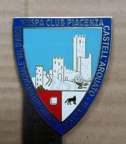 Vintage Vespa Club Piacenza Castel 1960 Badge logo placca plakkette emblem LG396 - Picture 3 of 5