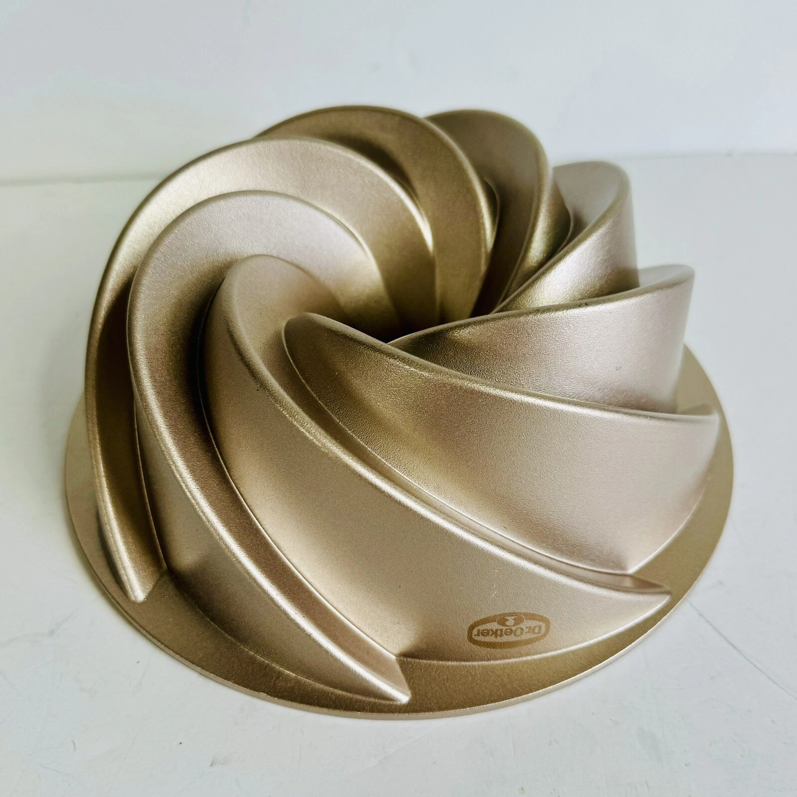 Dr. Oetker Twist Round Cake Mould Bundt Pan Gold
