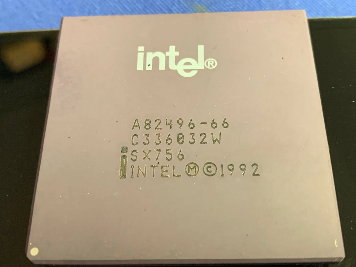 A82496-66 INTEL 66Mhz Cache Controller SX756 VINTAGE COLLECTIBLE 