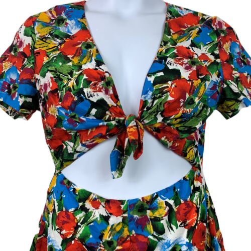 Üppiger Strampler Größe Large Blumenmuster Ausschnitte vorne zum Binden kräftig mehrfarbig Damen NEU - Bild 2 von 8