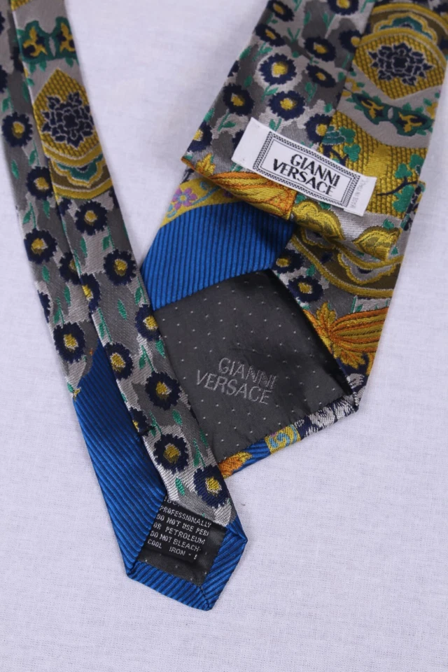 Auténtica corbata vintage de seda floral rococó multicolor Versace años 90 con acento azul Foto 2 de 4