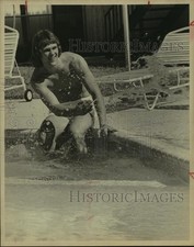 1975 Press Photo San Antonio Spurs Basketball Player George Karl Poolside