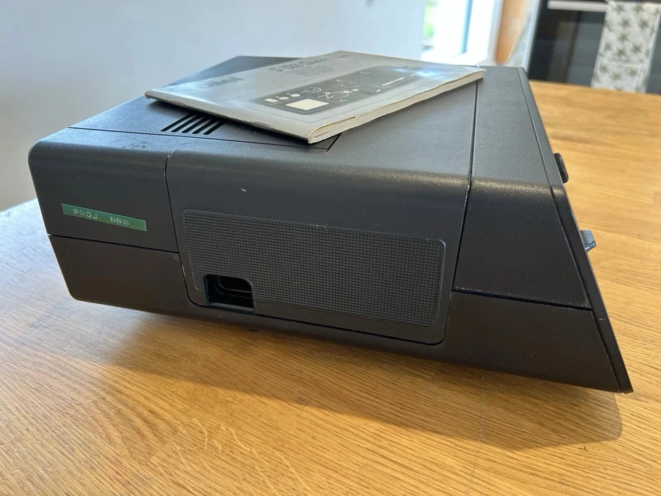 Rollei P360 Slide Projector  85mm lens+ tray remote  TIMER & info - Image 3 of 4
