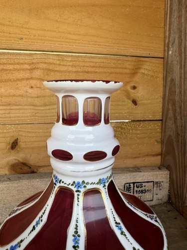 Vintage bohemian glass decanter Cranberry Cut White With Hand Painted Flowers - Afbeelding 10 van 19
