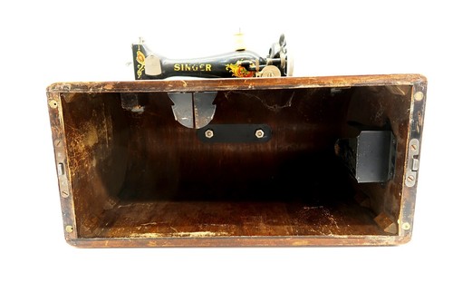 Antique 1928 SINGER Model 128 Sewing Machine with Bendwood Case Electric ~ WORKS - Picture 18 of 20