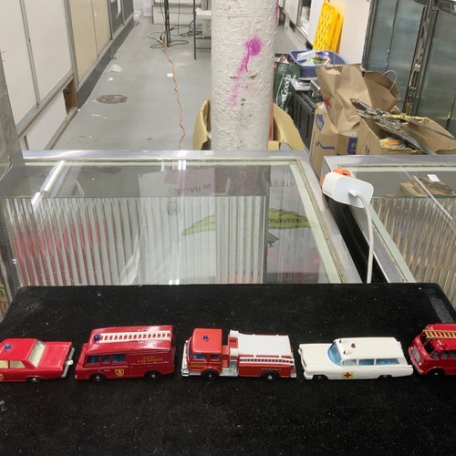 Lesney Matchbox Fire Station MF-1 in Box With 5 Boxed Lesney Cars - Picture 6 of 14