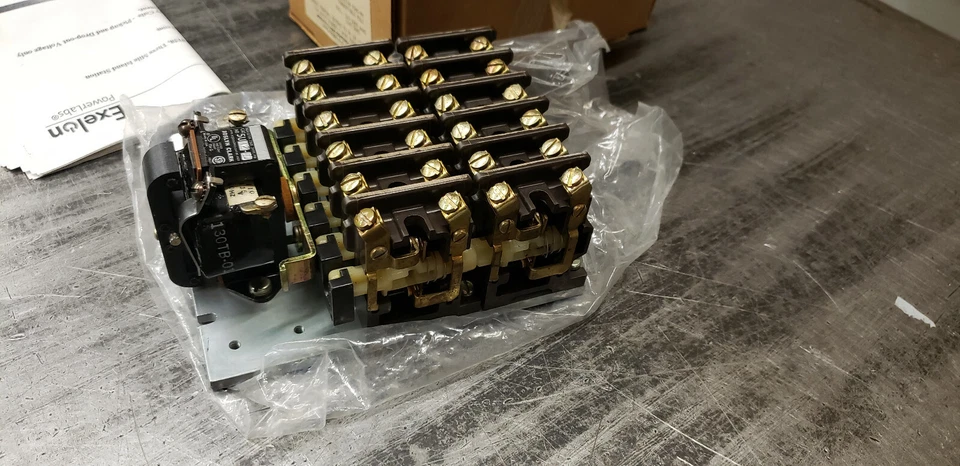 Joslyn Clark X5U12-11-76 PM Control Relay, 110-120V Coil. NEW SURPLUS IN BOX Foto 4 de 4