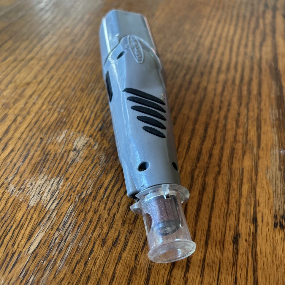 FURminator Molinillo de Uñas Herramienta de Acicalamiento Profesional para Mascotas Luz LED (USADO) Foto 2 de 2