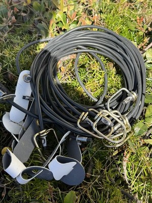 Rubber tie cords style American 6 feet. Material durable and flexible.6.pcs
