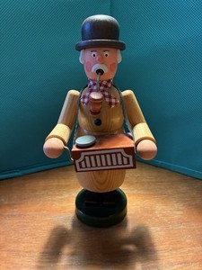 Vintage  Erzgebirge’ German Smoker..Street Vendor..collectible!