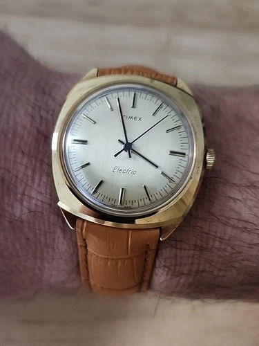 Men's Vintage Timex  Electric Quartz Watch. New Battery & Leather Band!