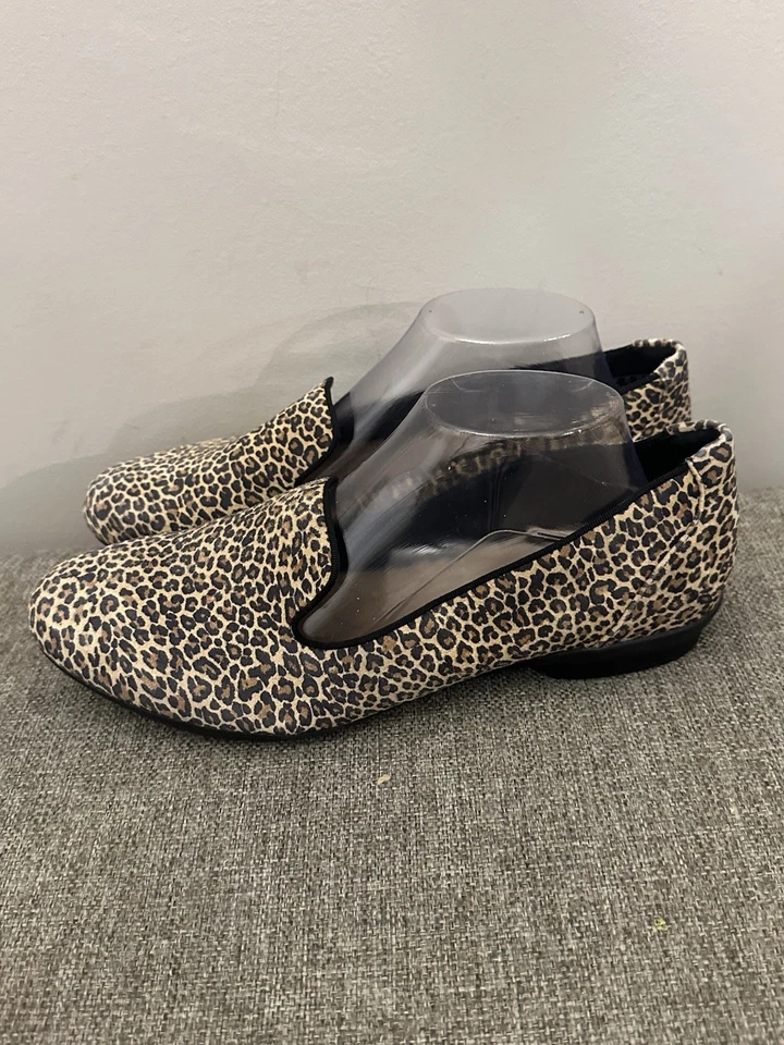 Zapatos planos sin cordones con estampado de leopardo Clark’s Collection talla 9,5 de ancho Foto 3 de 4