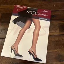 Hanes Silk Reflections Silky Sheer Toe Non-Control Top Style 715 CD Jet Black