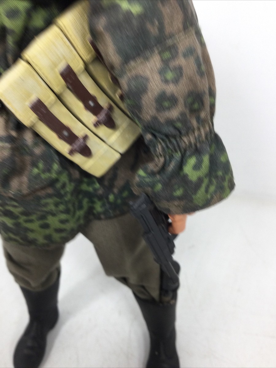 1/6 HASBRO GI JOE WW2 GERMAN WAFFEN SS OFFICER MP-44 & P-38 1/6 HASBRO GI JOE WW2 GERMAN WAFFEN SS OFFICER MP-44 & P-38