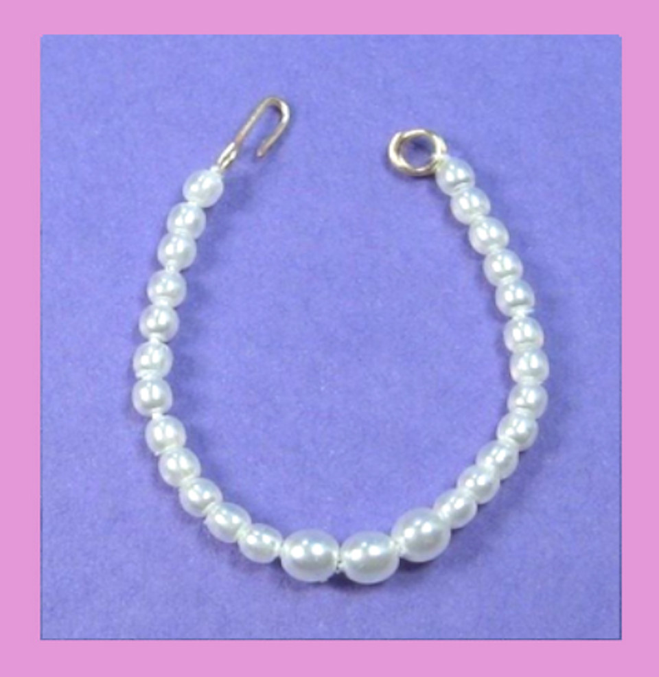 Dreamz VINTAGE REPRODUCTION of WHITE GRADUATED PEARL NECKLACE for Barbie doll