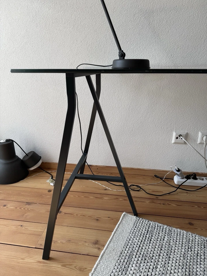 IKEA GLASHOLM Tischplatte mit Fingerabdruck-Muster + LERBERG Tischgestell - Bild 3 von 4
