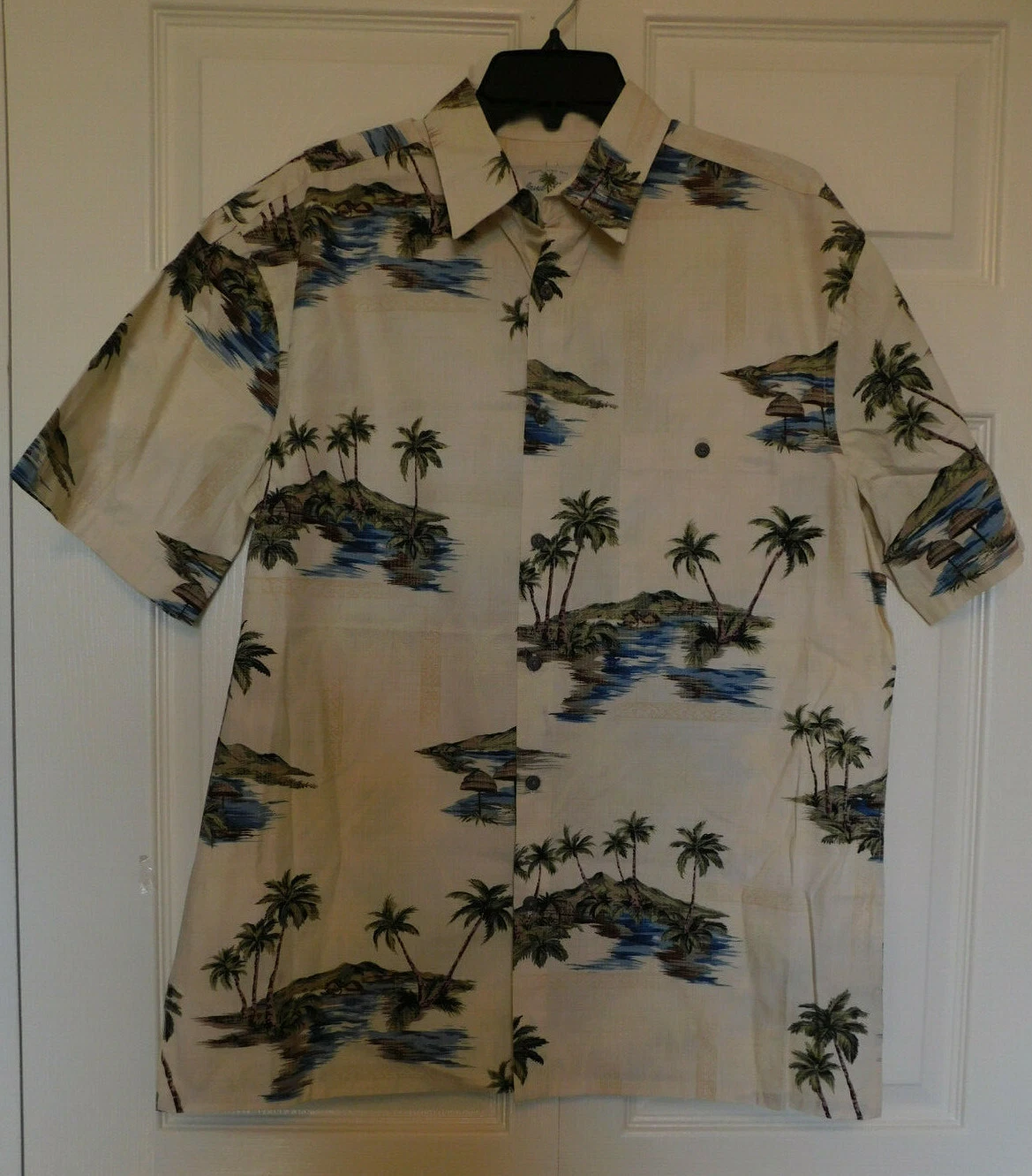 ISLAND SHORES Mens Short Sleeve Button Up Shirt Palm Tree Print Size Med NWT