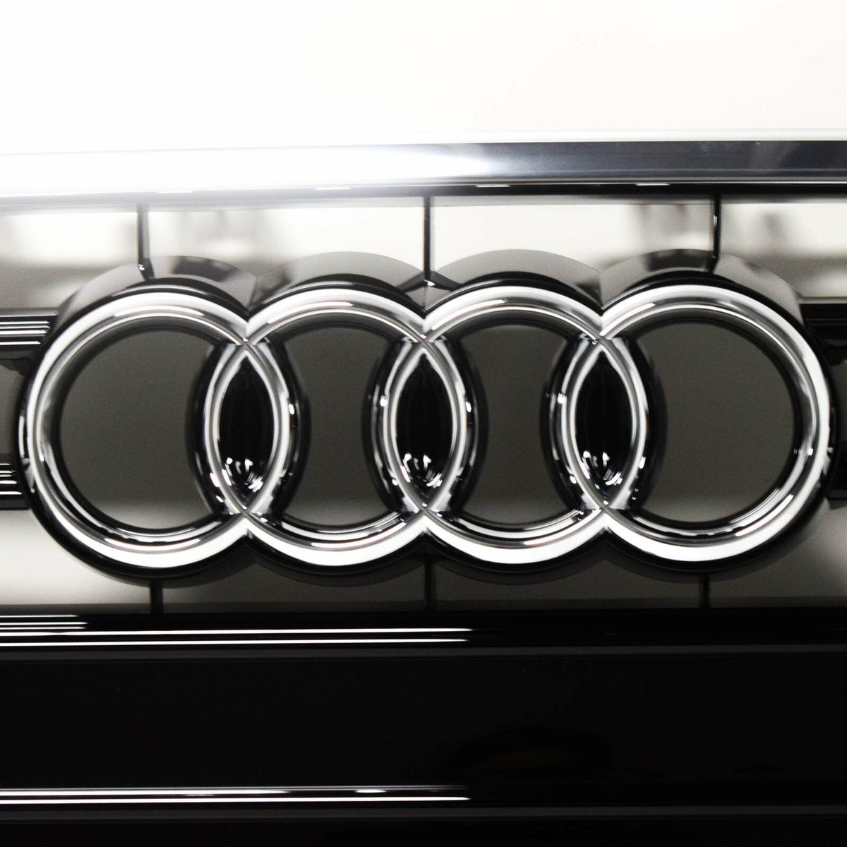 A AUDI A6 11-14 Front Bumper Center Grill Gloss Black A AUDI A6 11-14 Front Bumper Center Grill Gloss Black
