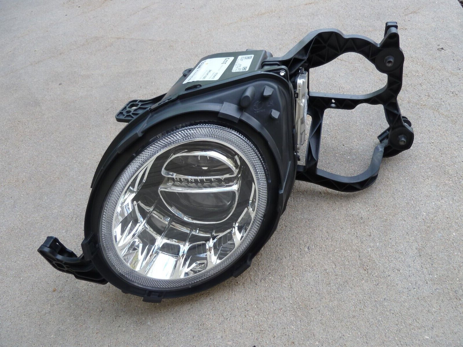 16-20 BENTLEY BENTAYGA Drivers Side Full LED Headlight Lamp Light mount bracket