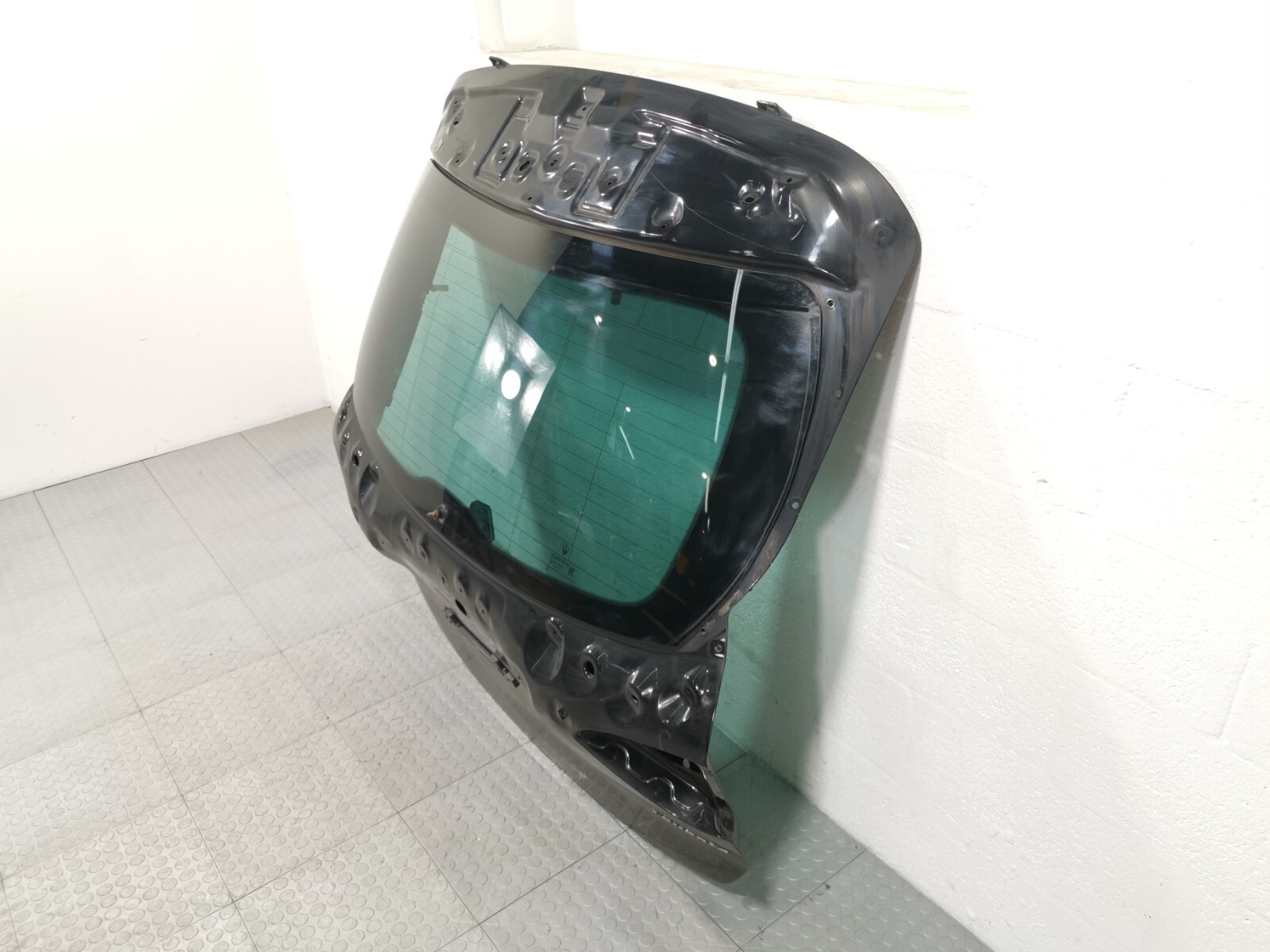 MASERATI Levante 3.0L AWD 2019  BLACK LIFTGATE TAILGATE TRUNK LID 673005572 OEM
