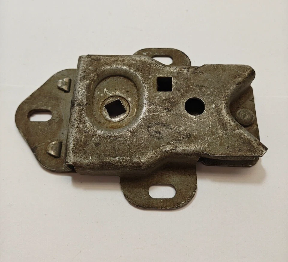 Conjunto de pestillo de maletero Plymouth Deluxe Cambridge Cranbrook 1951-1952 1338762 nuevo en stock Foto 4 de 4