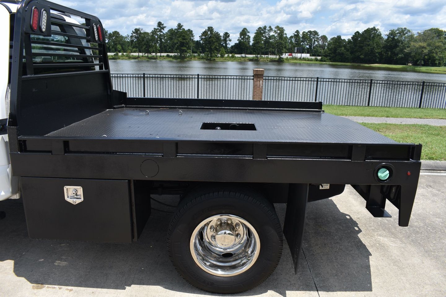 2021 Ford F-350 Super Duty XL thumbnail 8