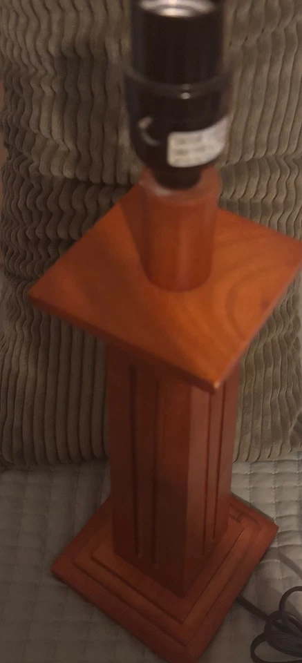 СТИЛЬ CRAFTSMAN ДЕРЕВЯННАЯ НАСТОЛЬНАЯ ЛАМПА около 14», без тени, многоуровневый и рифленый центр - Изображение 3 из 4