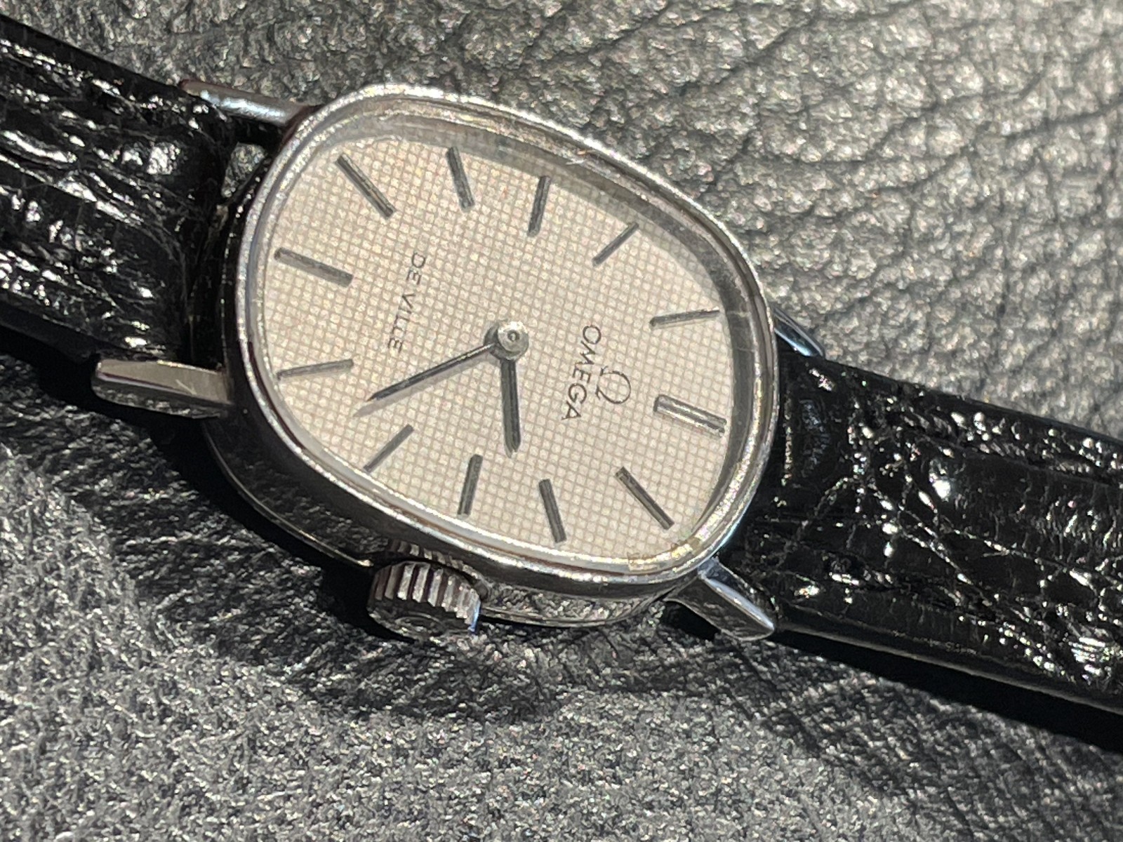 Omega Vintage DeVille 9334 - 18ct W/G Elipse Shape Small image 6