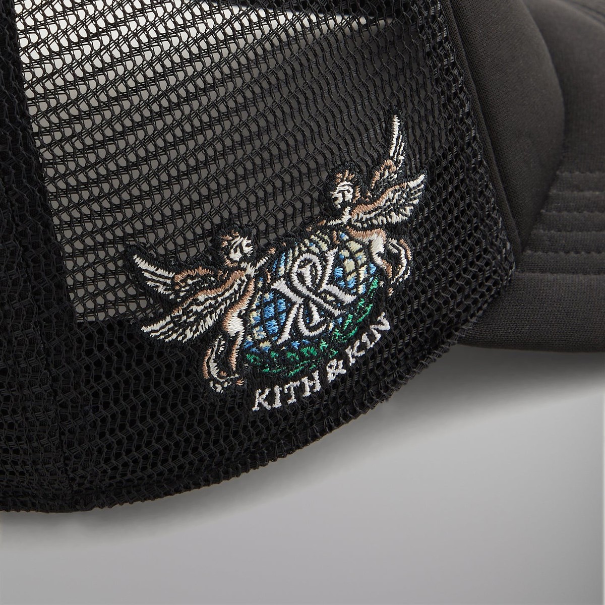 送料関税込み KITH NYC Classic Logo Trucker Cap ブラック Kith & '47 for the New York Knicks Satin Franchise LS