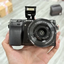 Sony Alpha NEX-7 24.3 MP Mirrorless Digital Camera With 16-50mm lens English 90%