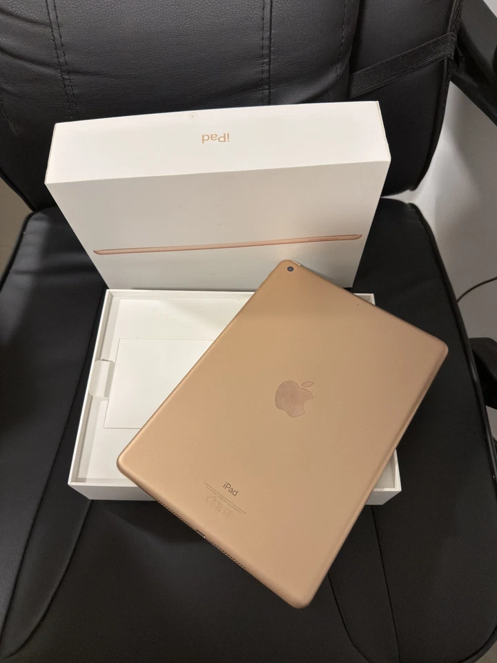 APPLE IPAD 6.ª GENERAZIONE  9.7'' 128GB Wi-Fi ORO + cover  - Immagine 3 di 4