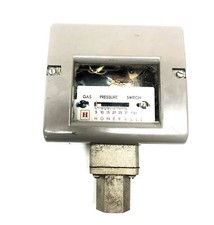 Honeywell Gas Pressure Switch Range 5-30 PSI C647A-1002-1 NOS