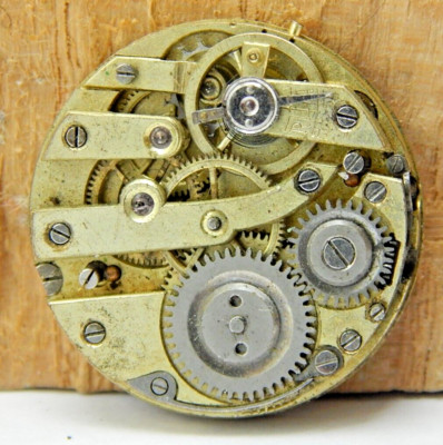 Vintage Swiss Made 9/0s hunter watch movement good balance with dial and hand