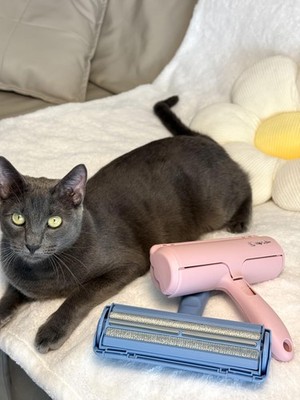 Pet Hair Remover and Reusable Lint Roller- Fluffy Paws Cat and Dog Hair Remov...