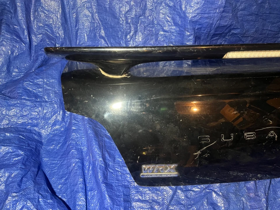 Subaru WRX 2002 tapa de maletero con ala añadida usada Foto 2 de 4