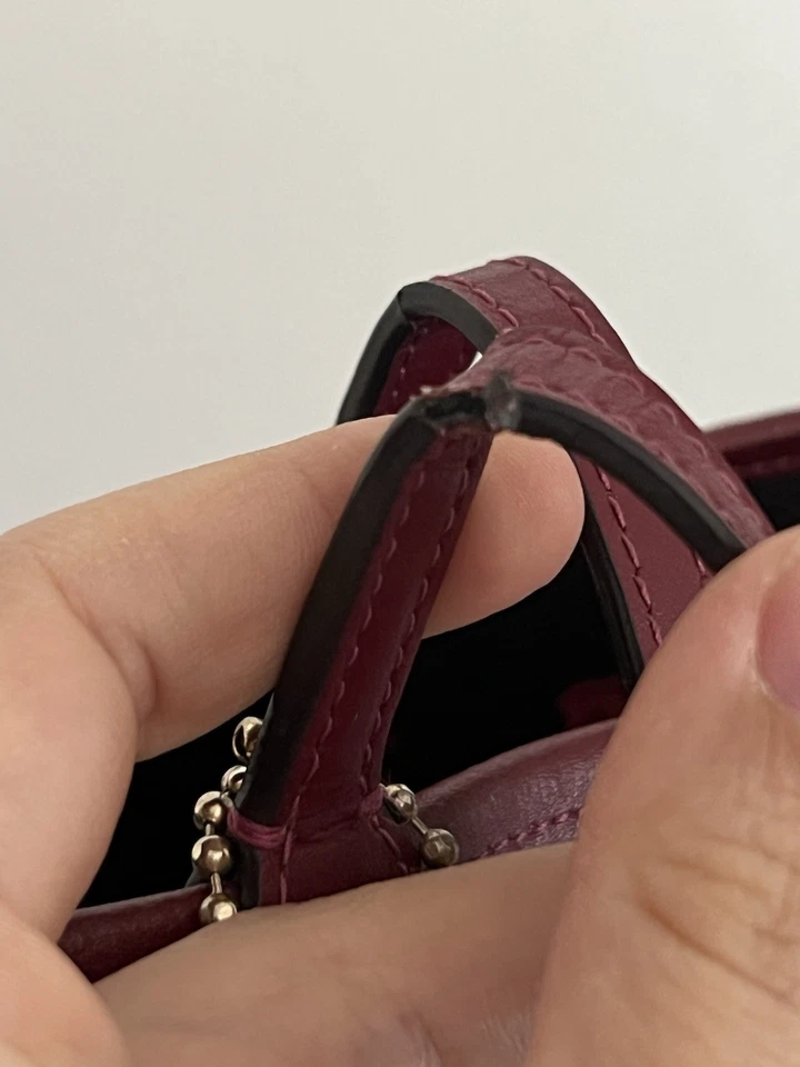 蔻驰勃艮第城市托特包F46286压花牡丹花卉双面托特包带袋 — 第 3/4 张图片